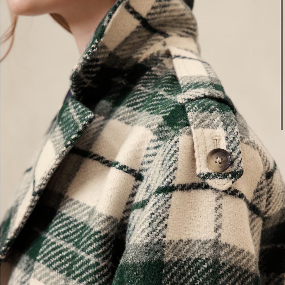 Banana Republic Factory Green and Cream Trench Coat with Classic Style